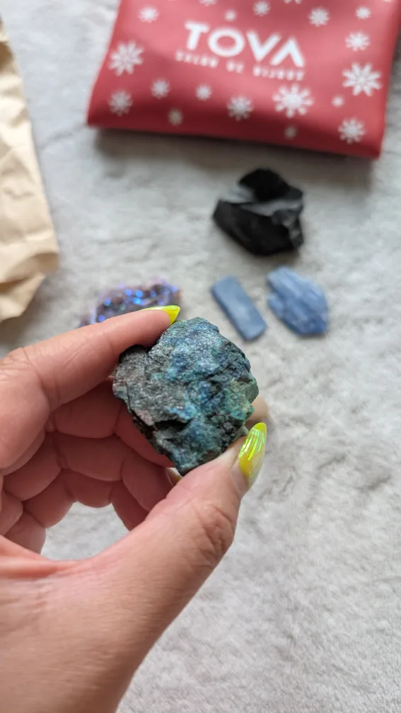 Lot of crystals image indicator(2)