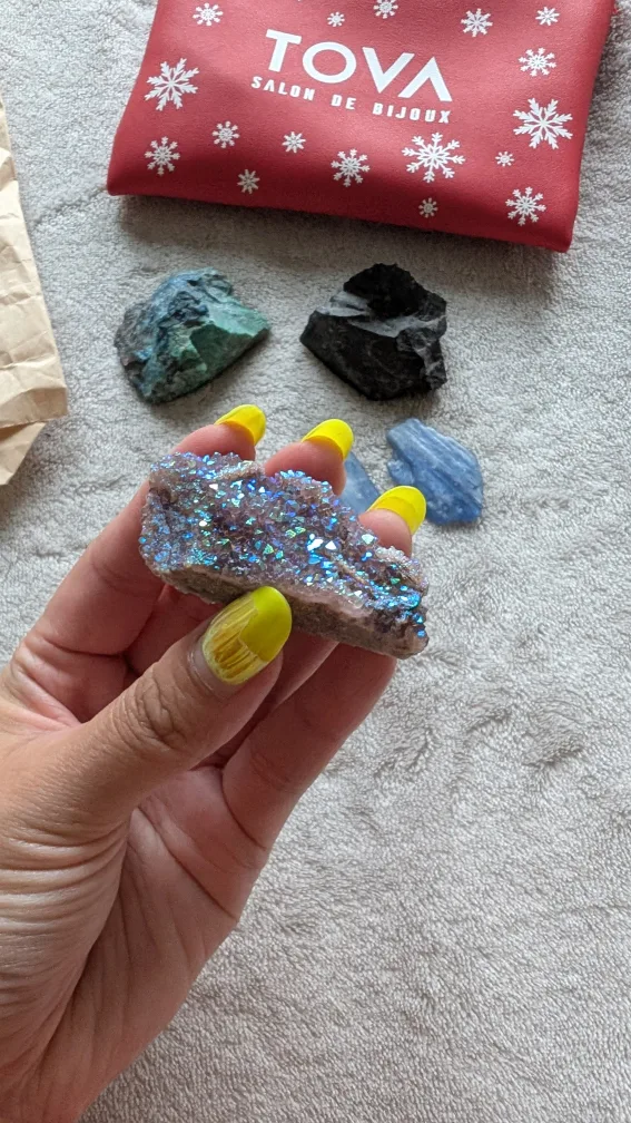 Lot of crystals image indicator(3)