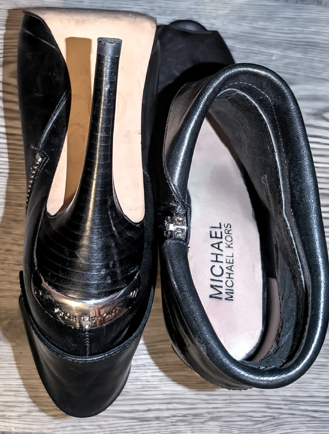Michael Kors Black Leather Heels Size 6.5 image indicator(2)