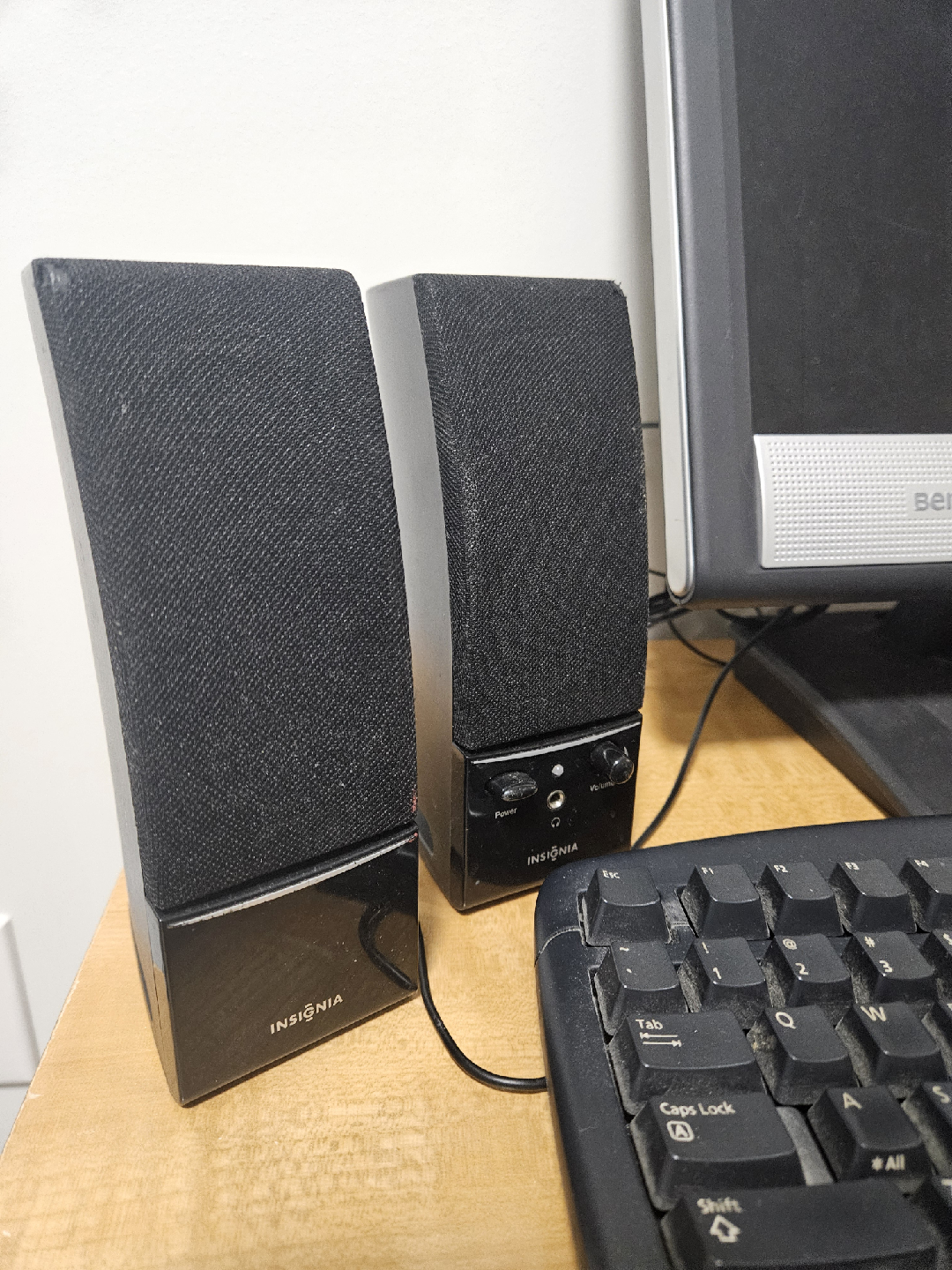 Microsoft Mouse, Insignia Speakers, BenQ Monitor - photo 4