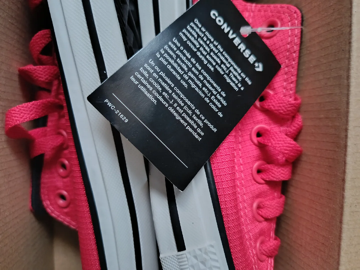 New Converse All Star Red Sneakers with Box.Unisex M9.5 W11.5 image indicator(3)