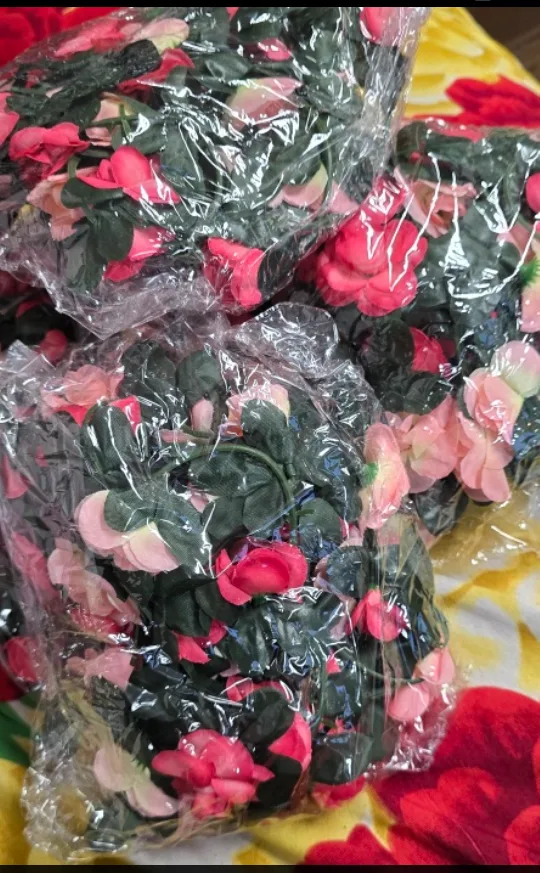 BRAND NEW 6 Rose Vine Artificial Flower Garland - 33 FT image indicator(3)