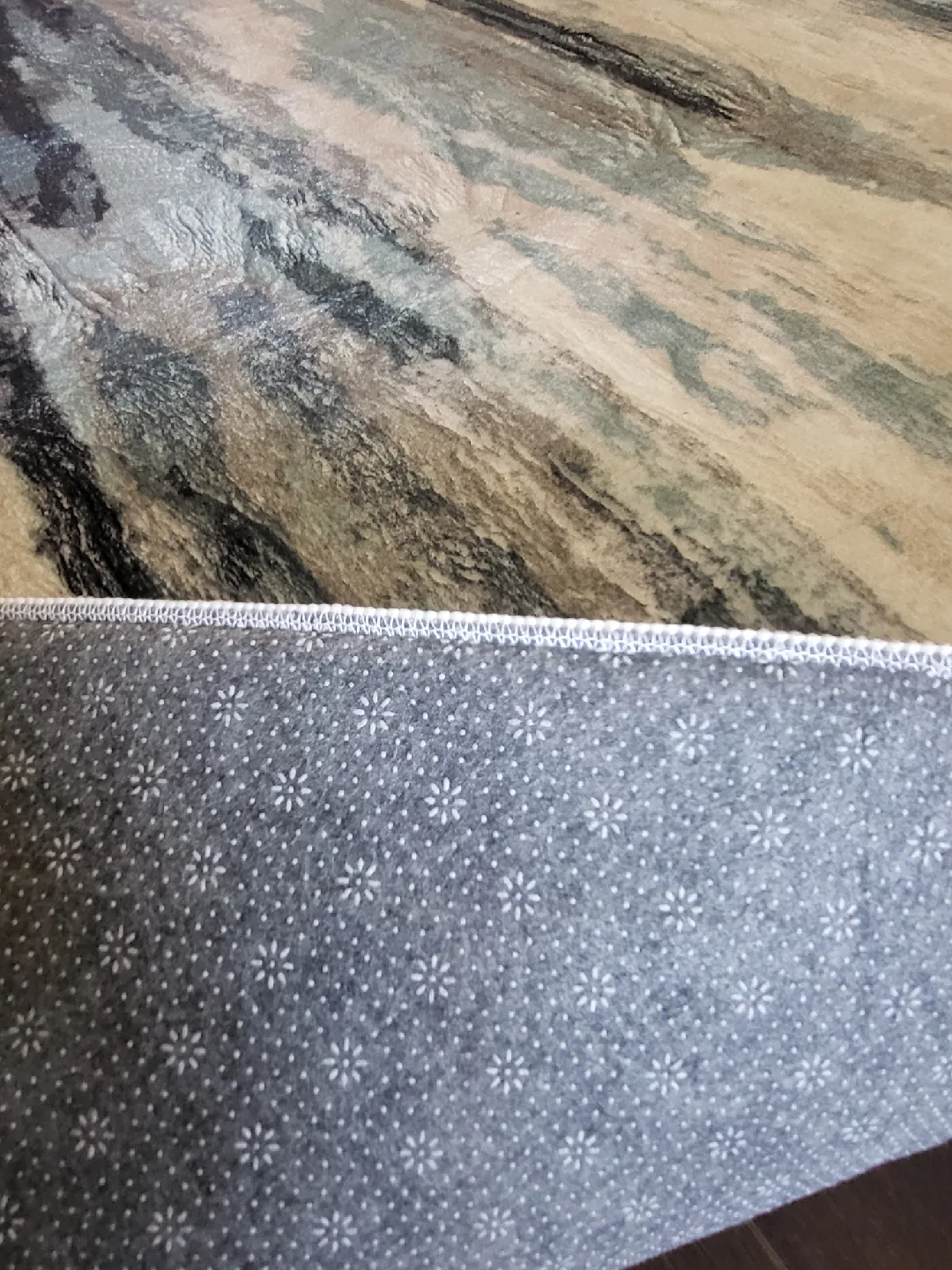 6.9ft X 10ft Area rug (Brand new) image indicator(3)