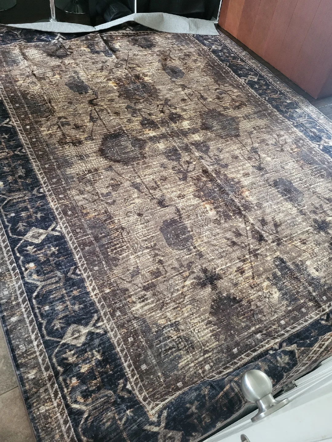 9ft X 12ft Area rug (Brand new) image indicator(4)