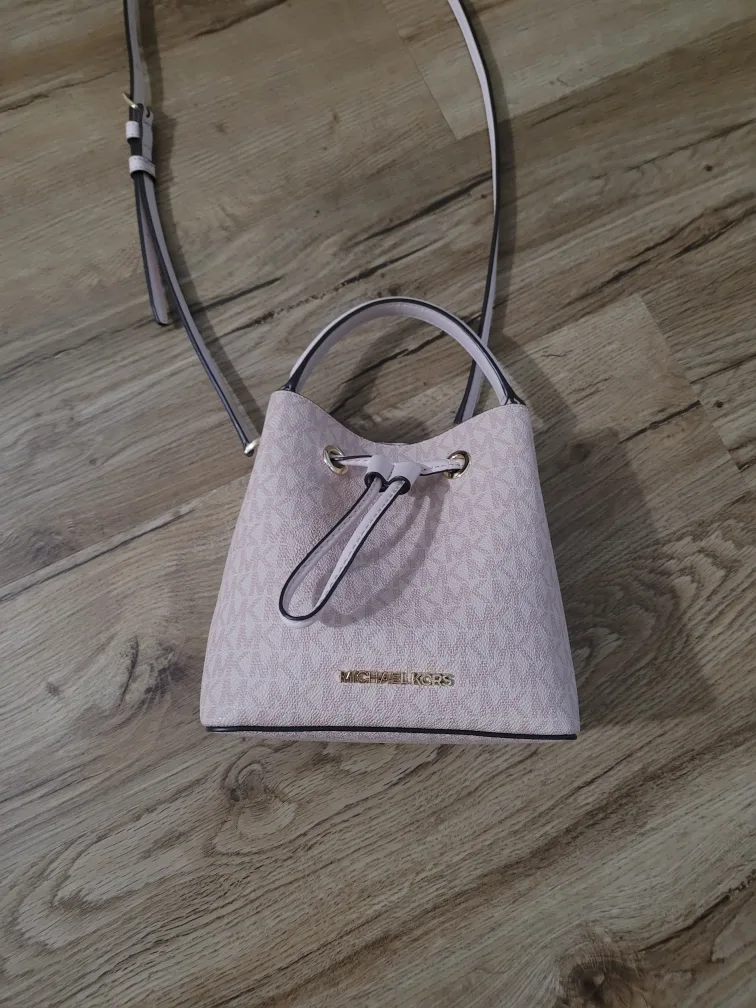 Michael Kors Pink Bucket Bag image indicator(10)