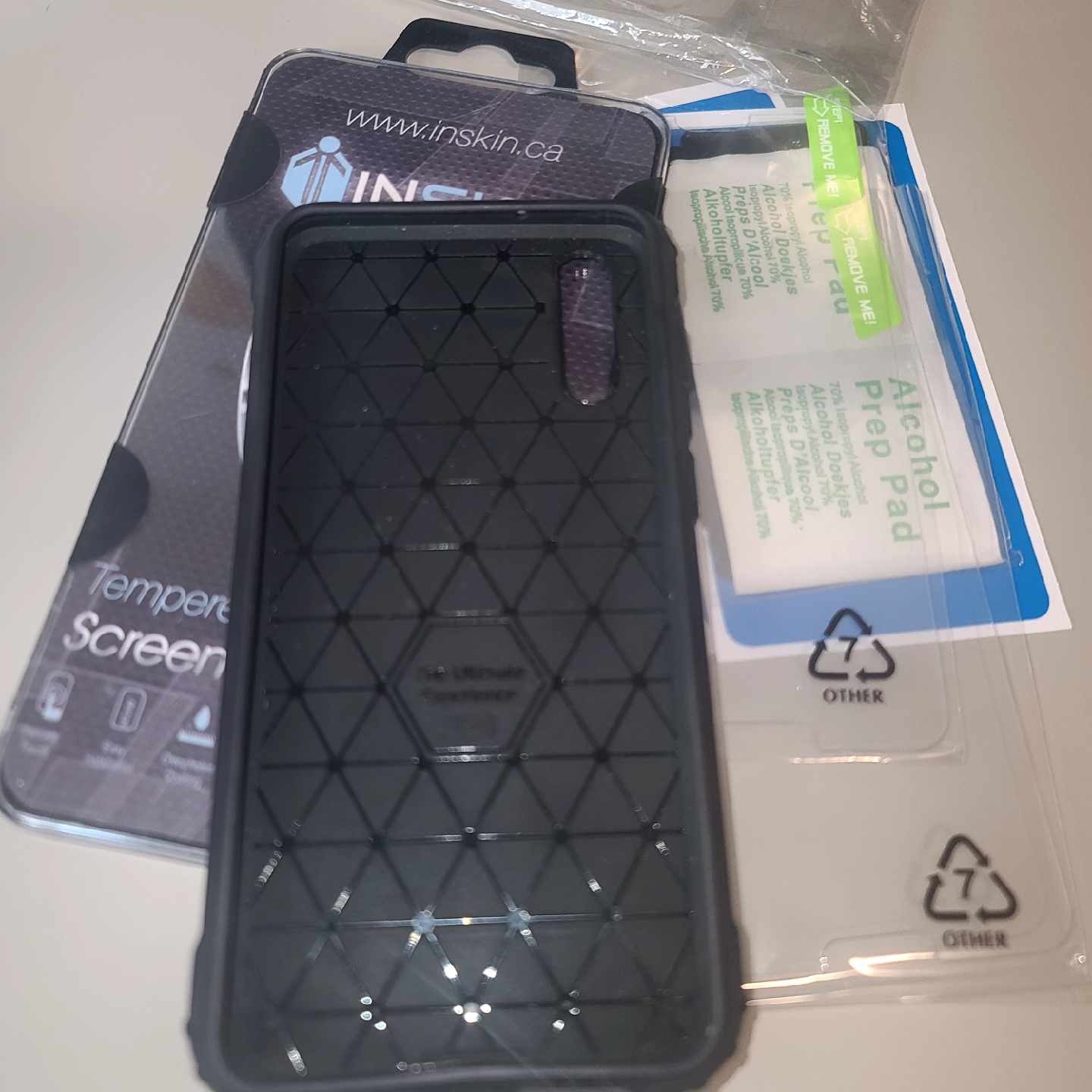 Brand new ✨️🇨🇦Huawei P20, Screen Protector, and Phone Case - photo 3