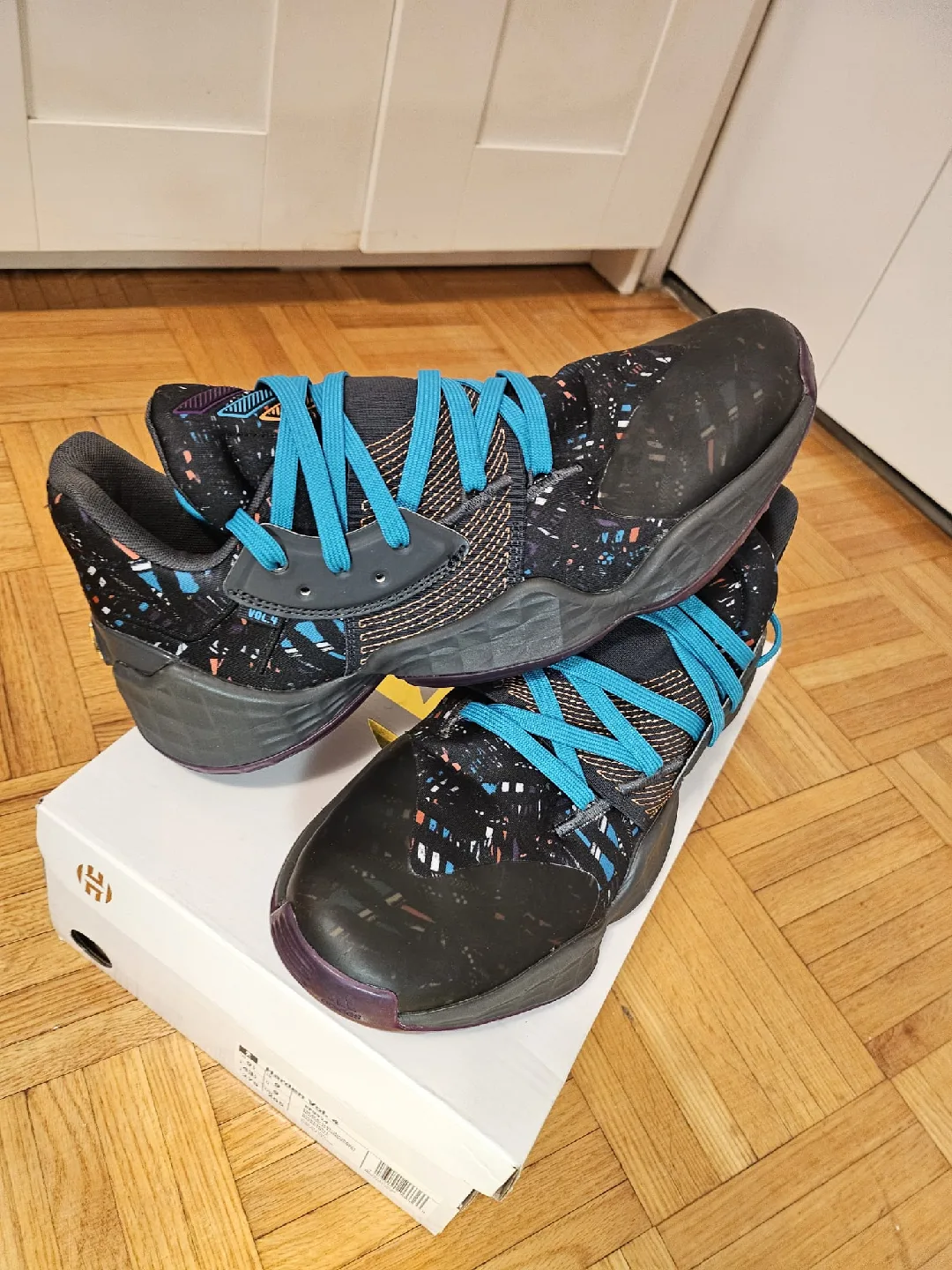Adidas Harden Vol. 4 Basketball Shoes US 9.5 thumbnail