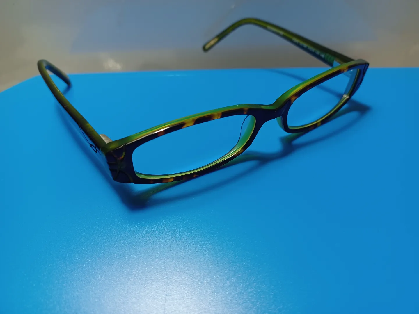 COVERGIRL 0816 green  51 15 140 Gently used image indicator(2)