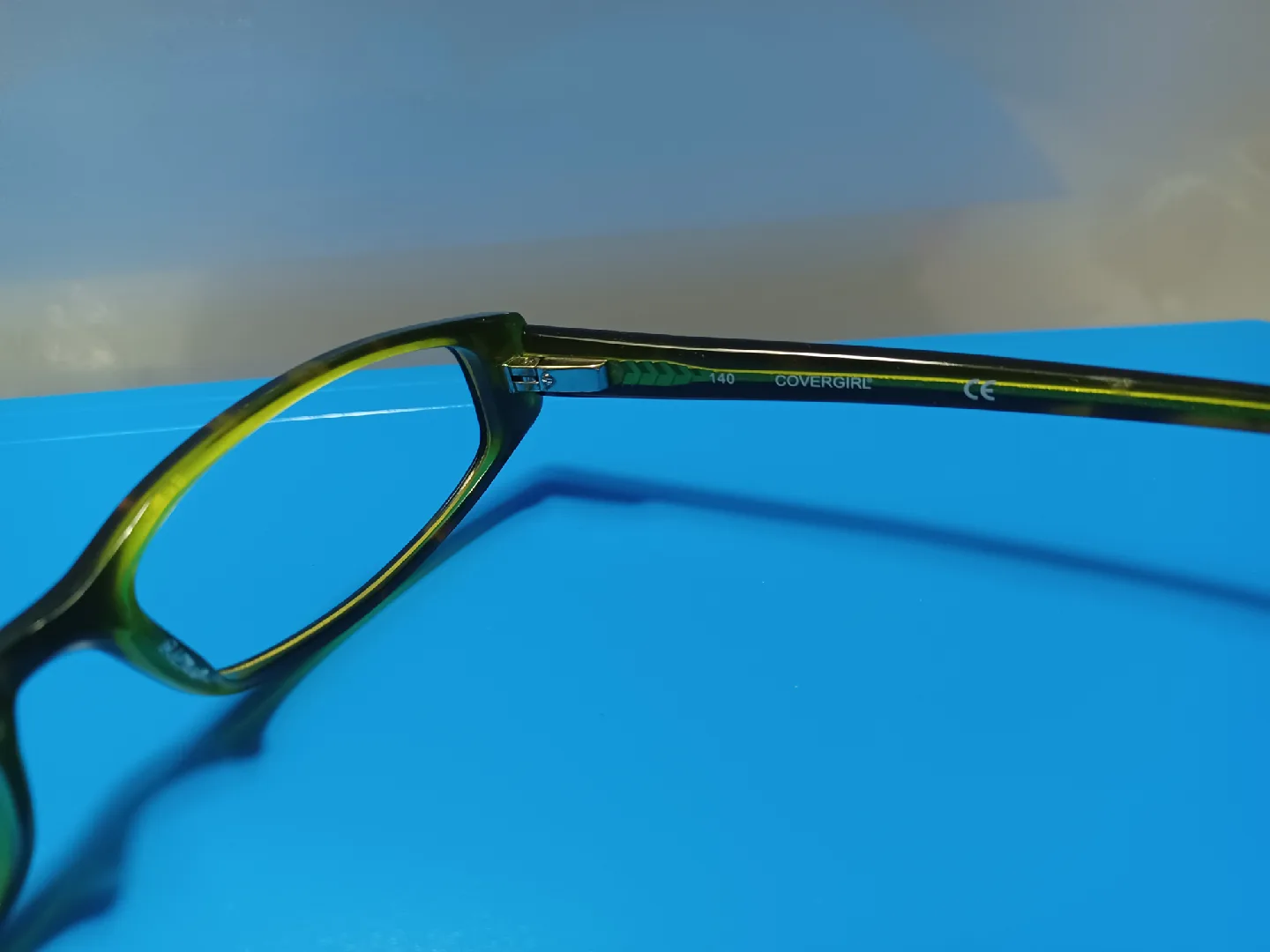 COVERGIRL 0816 green  51 15 140 Gently used image indicator(5)