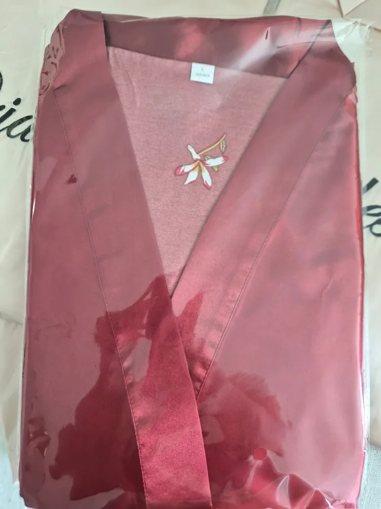 New Bridesmaid Robes - Blush & Burgundy image indicator(3)