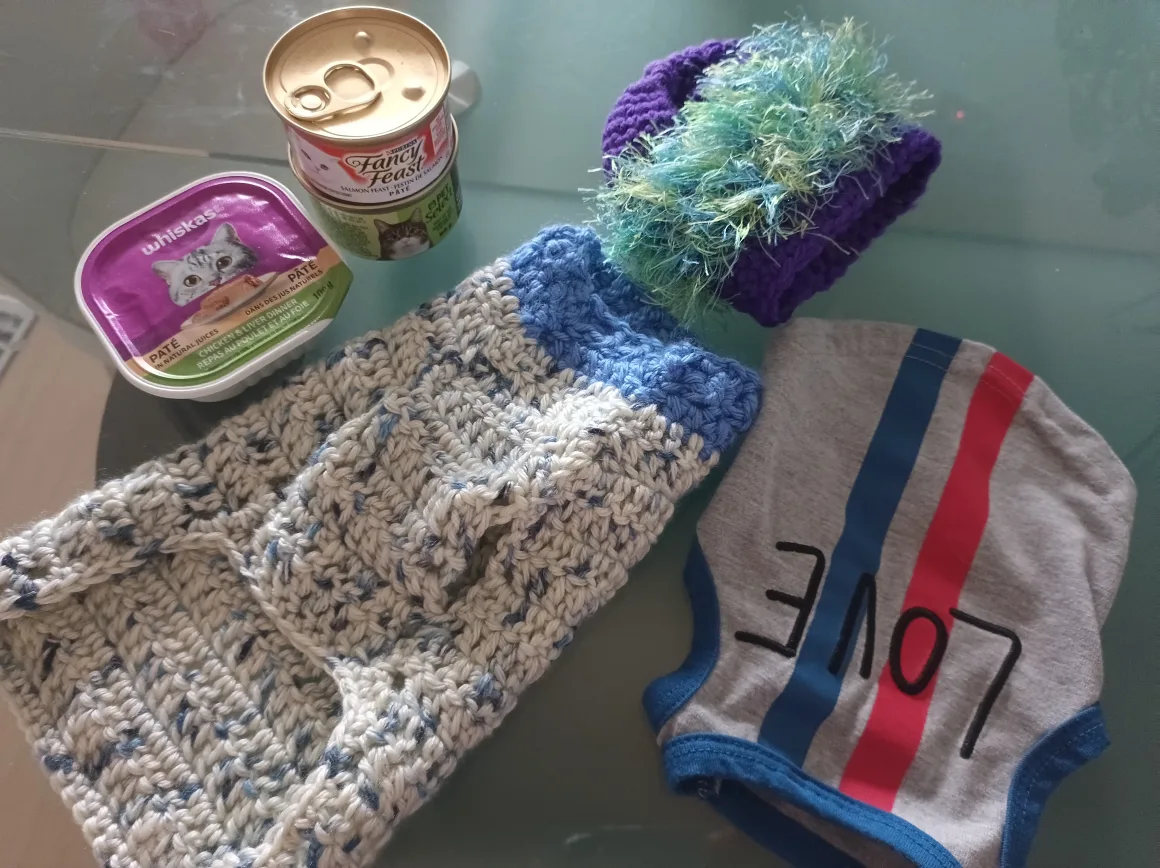 Cat Food & Handmade Pet Accessories thumbnail