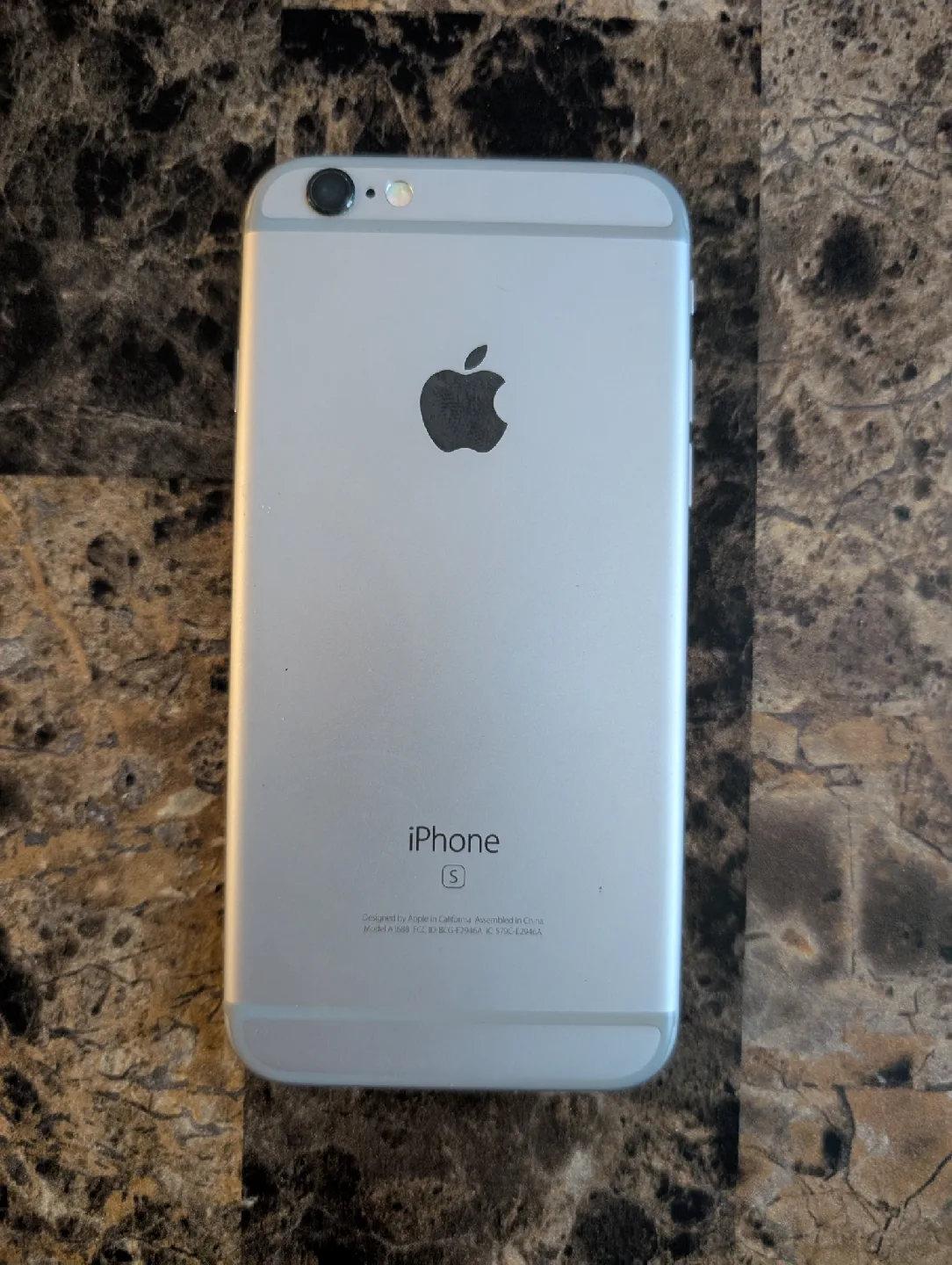 iPhone 6s 32GB Silver - Great Condition! image indicator(2)