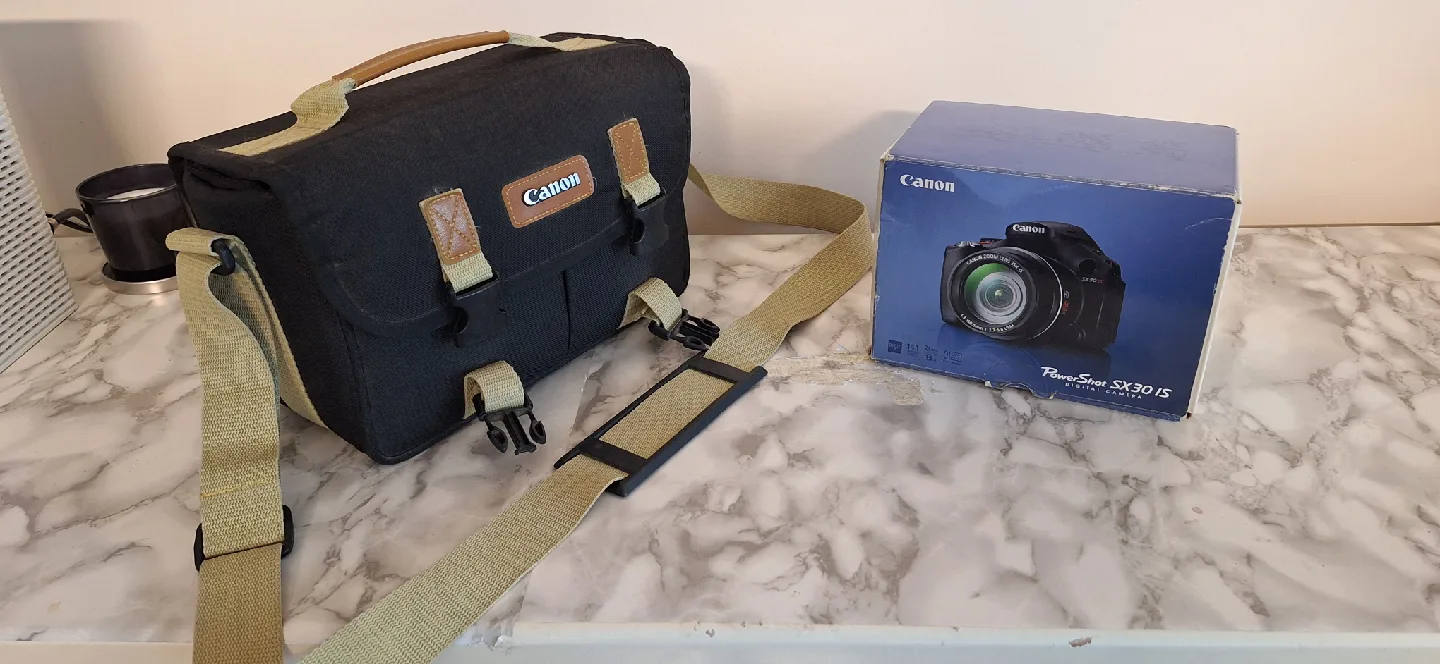 Canon PowerShot SX30 IS Digital Camera thumbnail