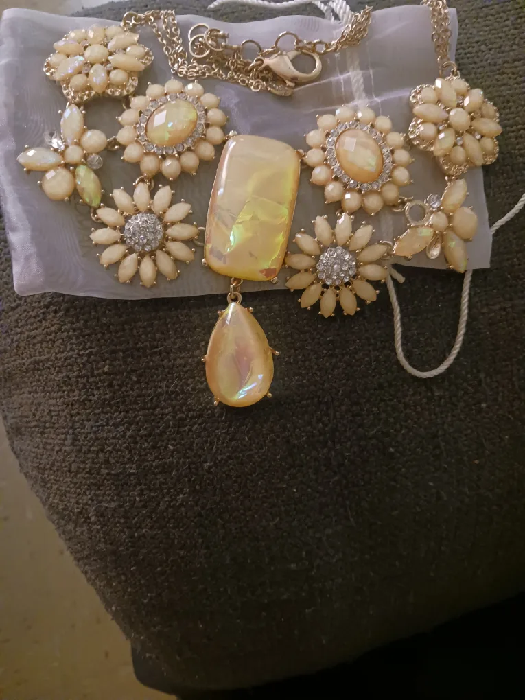 Amrita Singh Statement Necklace - Cream and Gold thumbnail