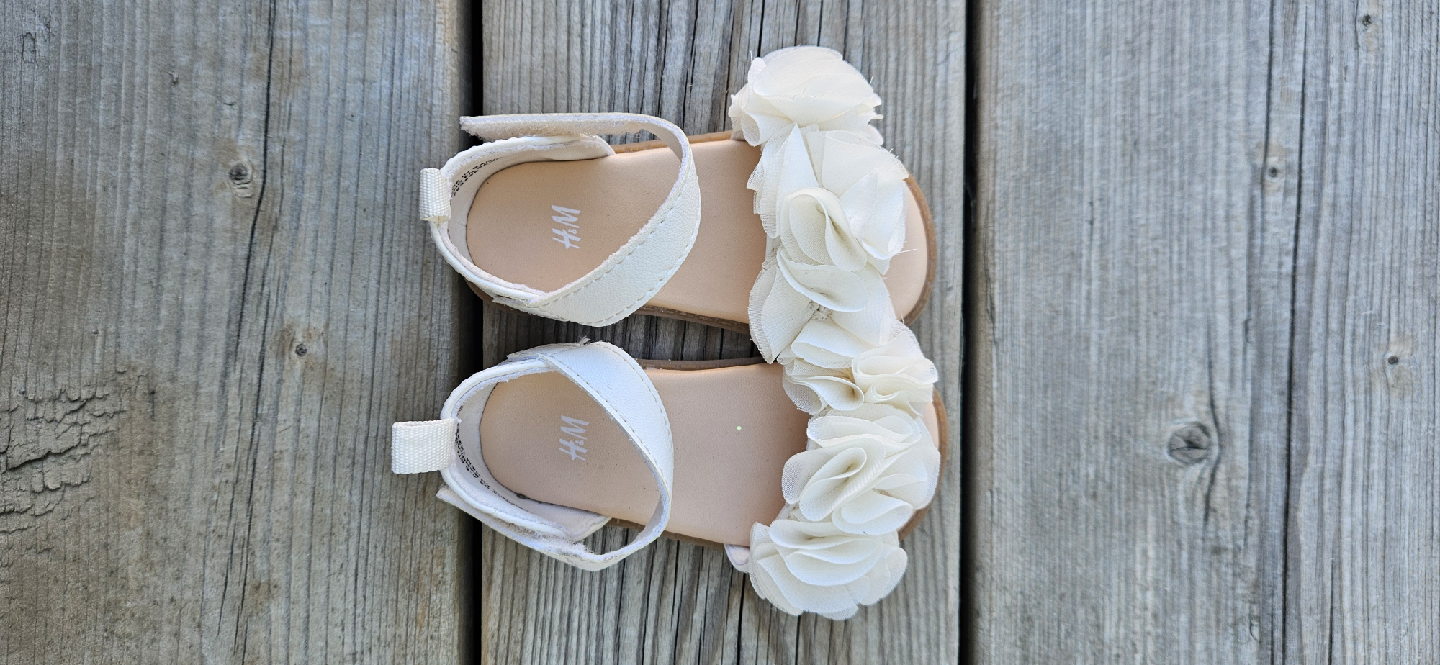 H&M White Floral Sandals size 5