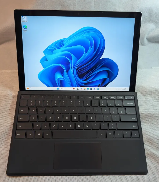 VERY NICE MICROSOFT SURFACE PRO 7 WINDOWS  TABLET i3 Processor