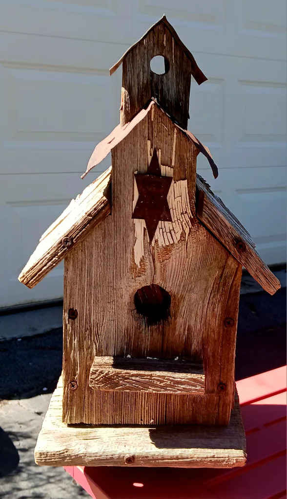 FREE Rustic Wooden Birdhouse thumbnail