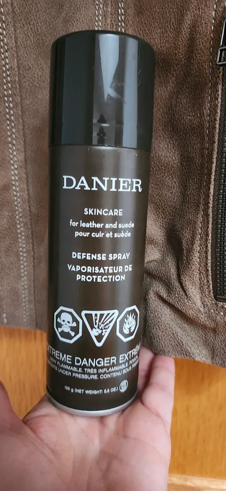 Danier Leather Ladies Jacket with Skincare Spray image indicator(5)