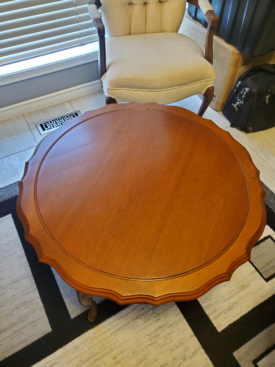 Round Wooden Coffee Table - photo 2
