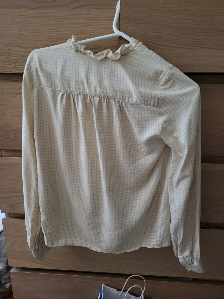 yellow blouse - photo 2