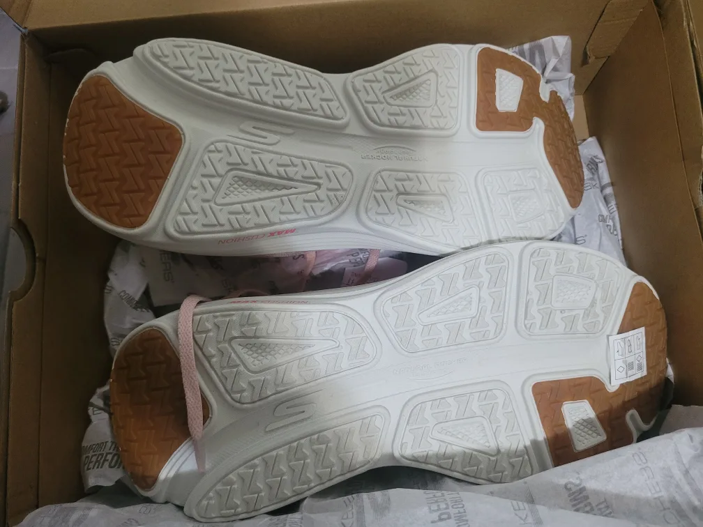 Skechers Max Cushion- Go Walk Arch Fit + Adidas socks image indicator(3)