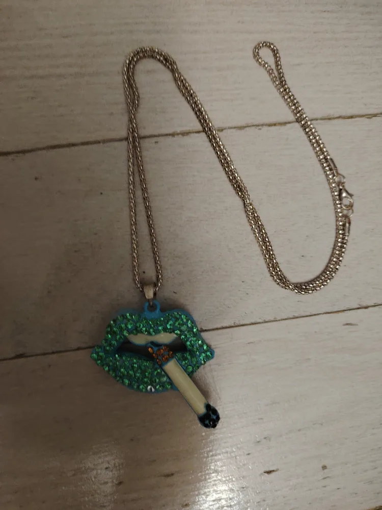 🥕Lips & Cigarette Necklace thumbnail