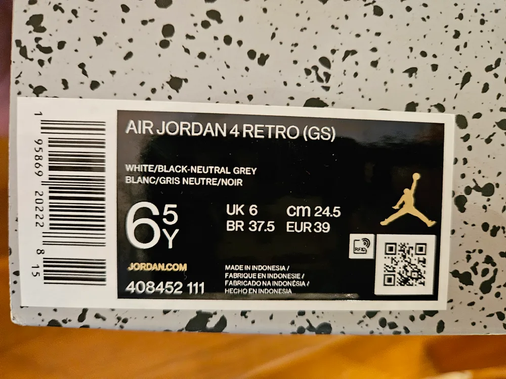 Air Jordan 4 Retro (GS) White/Black - Size 6.5Y thumbnail