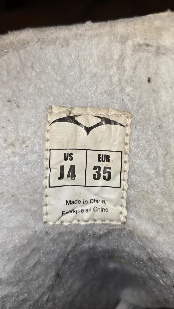 �🥕 VIC Dream Ice Skates - Youth Size 4 image indicator(3)