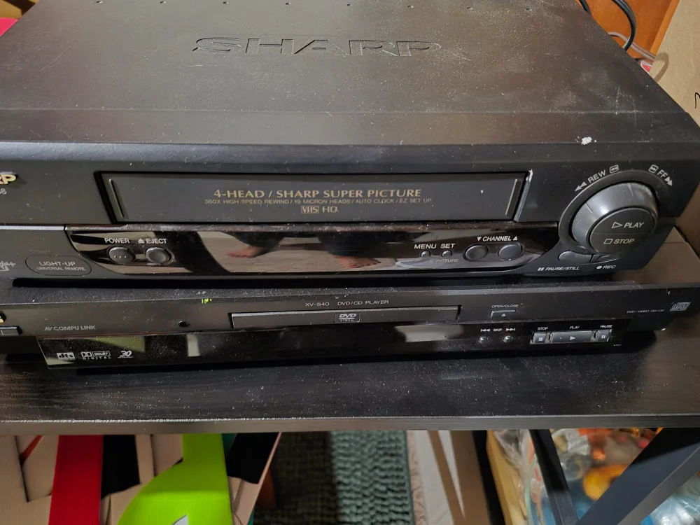 Sharp VCR/DVD Player Combo - XV-840 thumbnail