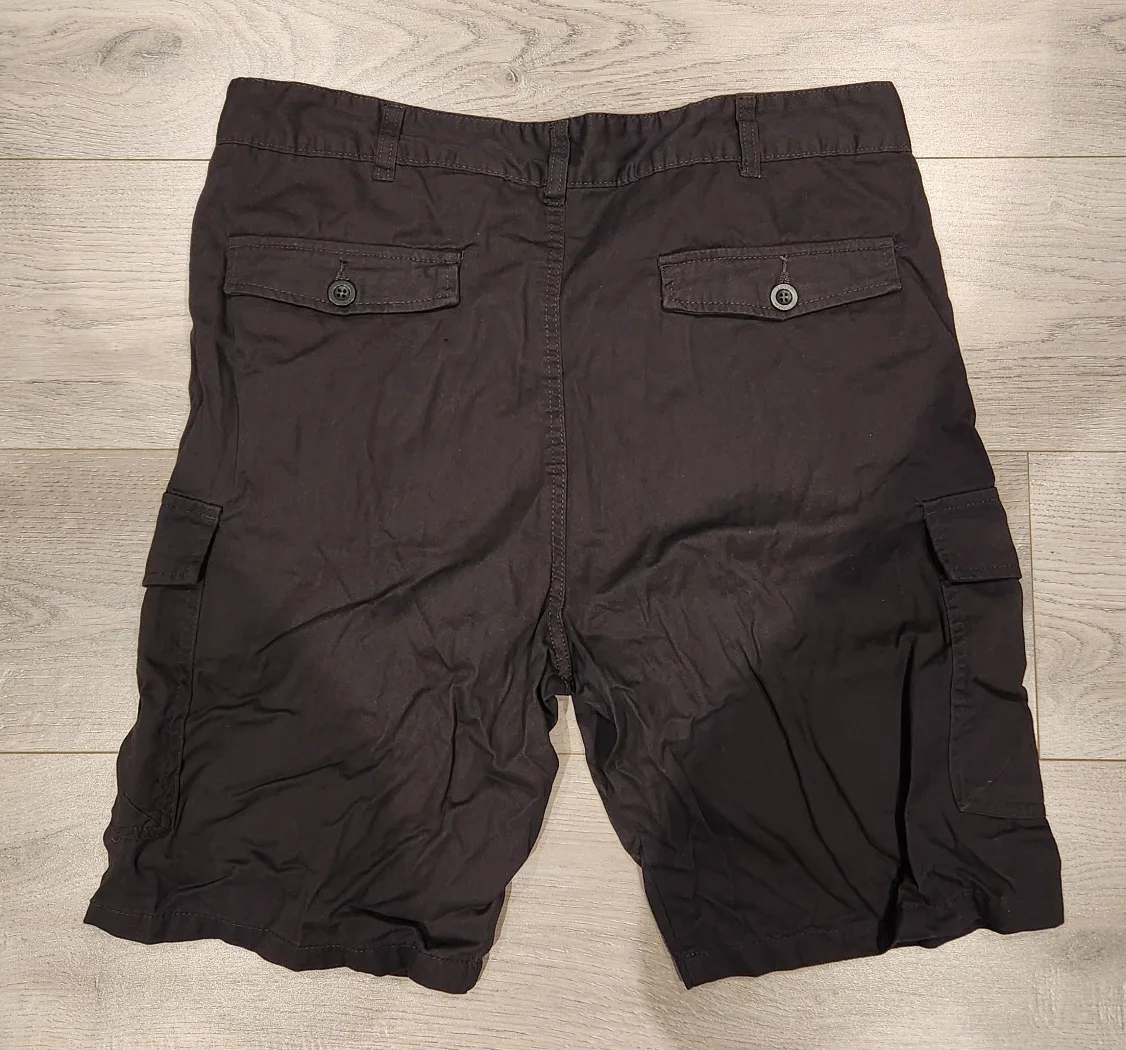 Pick Up brand new w/tags never worn Cargo Shorts size 38 image indicator(3)