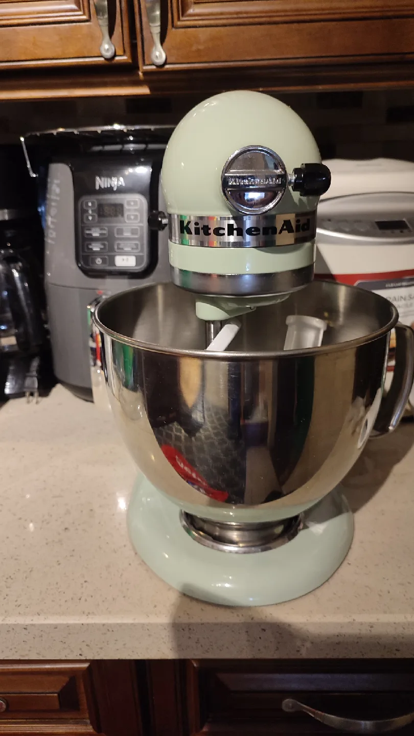 KitchenAid  5 quarts Artisan stand mixer in pistachio colour image indicator(2)