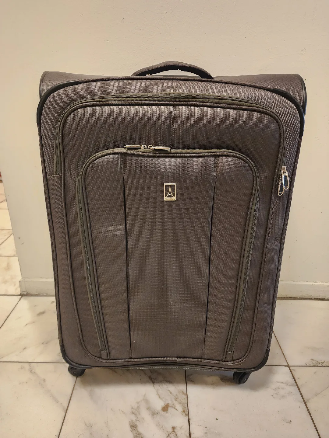 Travelpro Suitcase - check in luggage Size image indicator(2)