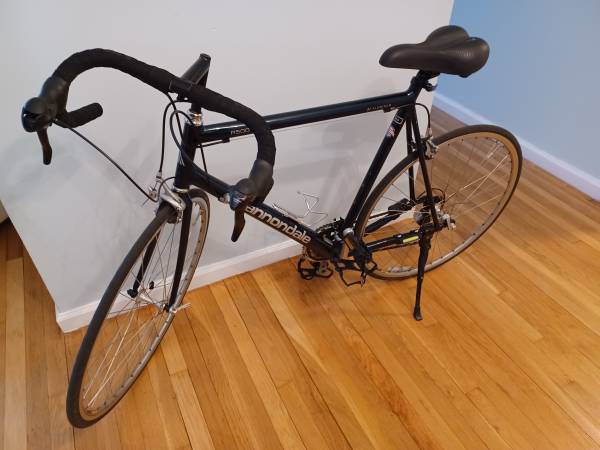 Cannondale R500 Road Bike
