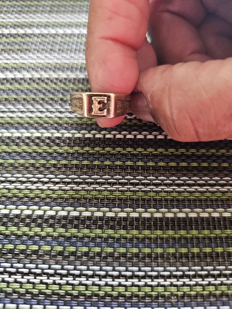 Gold Ring with Letter E - 3.38g thumbnail