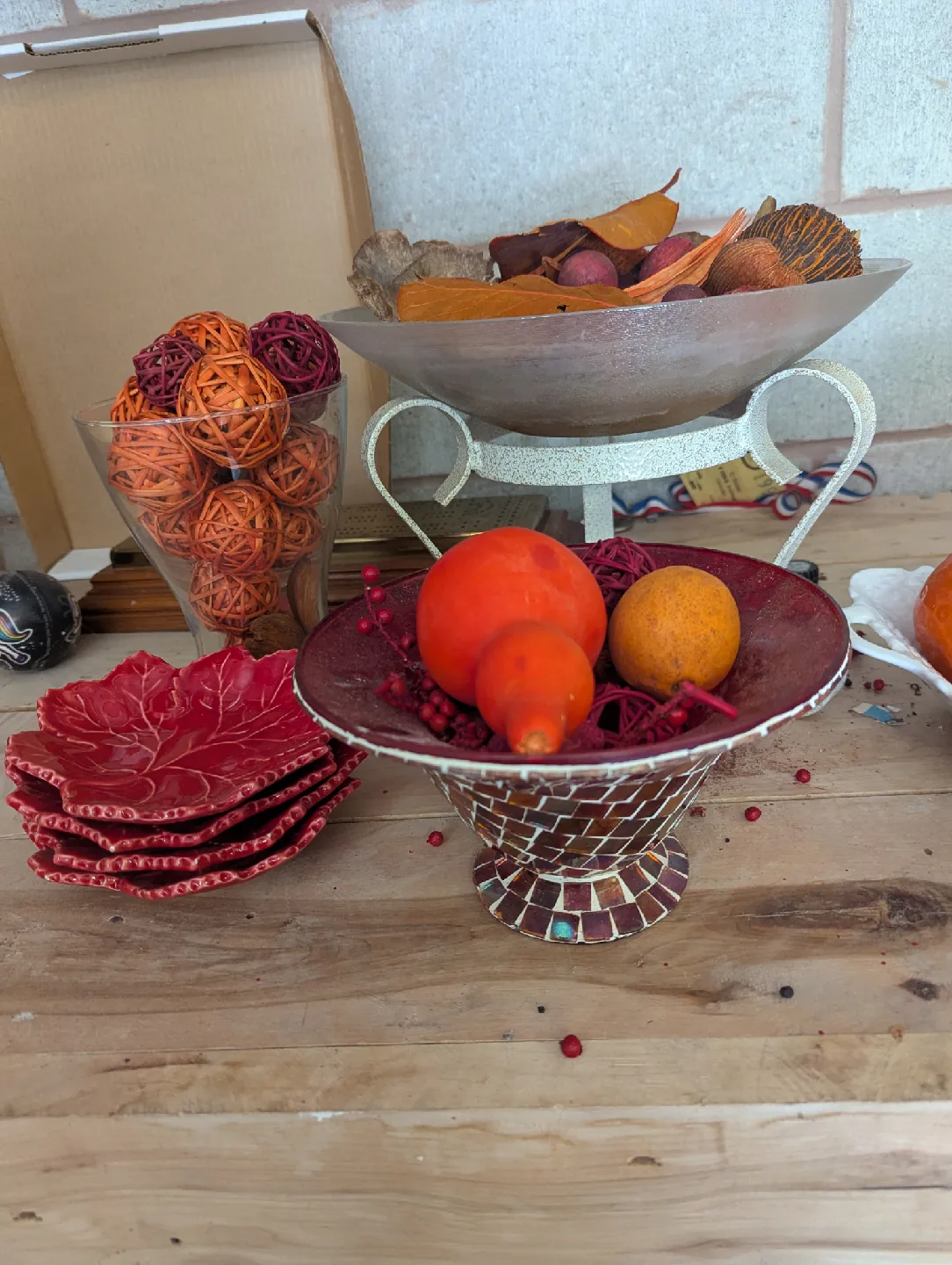 Decorative Red Leaf Plates (Set of 4) thumbnail