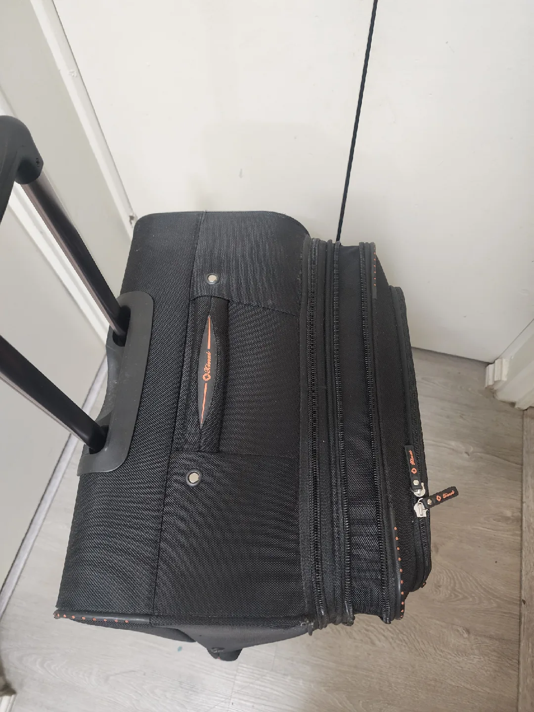 Heys Black checking Luggage. Big size in the set. image indicator(5)