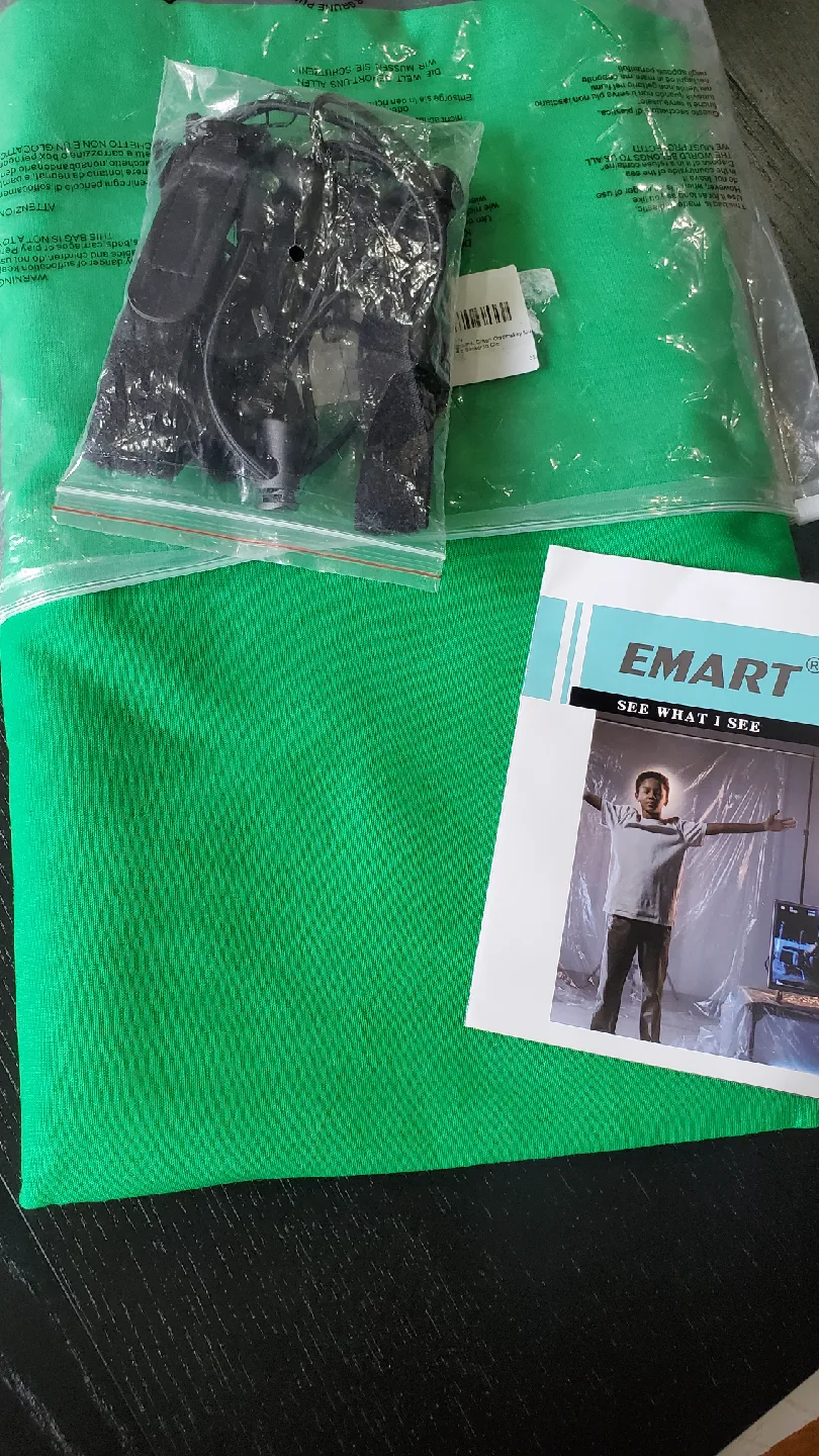 New EMART 5x9 ft Green Chromakey Backdrop + Clips thumbnail