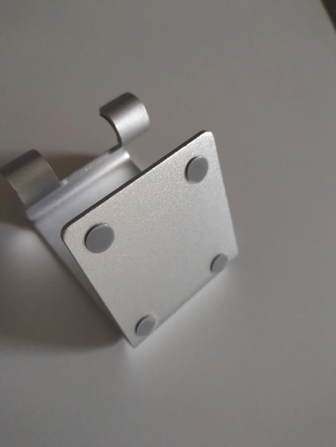 Tech 1 Silver Phone/Tablet Stand image indicator(3)