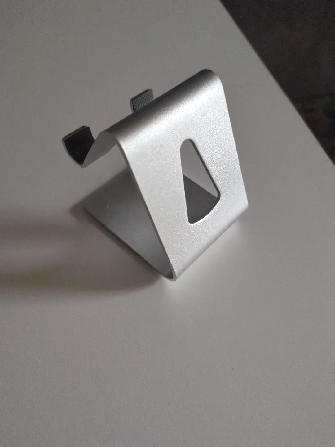 Tech 1 Silver Phone/Tablet Stand image indicator(4)