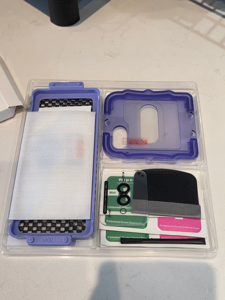 Galaxy Z Flip 6 - 2 Cases + Screen/Back Protectors image indicator(8)