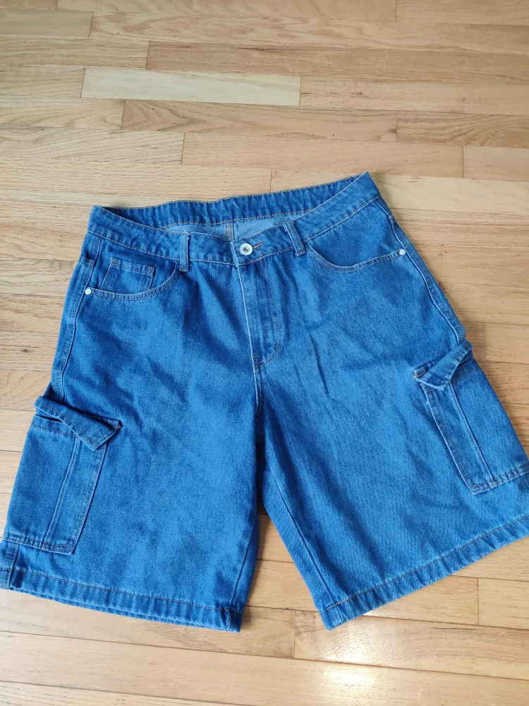 Manfinity Denim Cargo jorts - Size L thumbnail