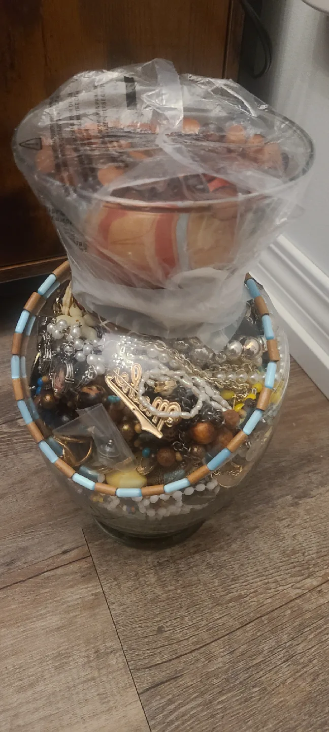 Jar of Assorted Jewellery thumbnail