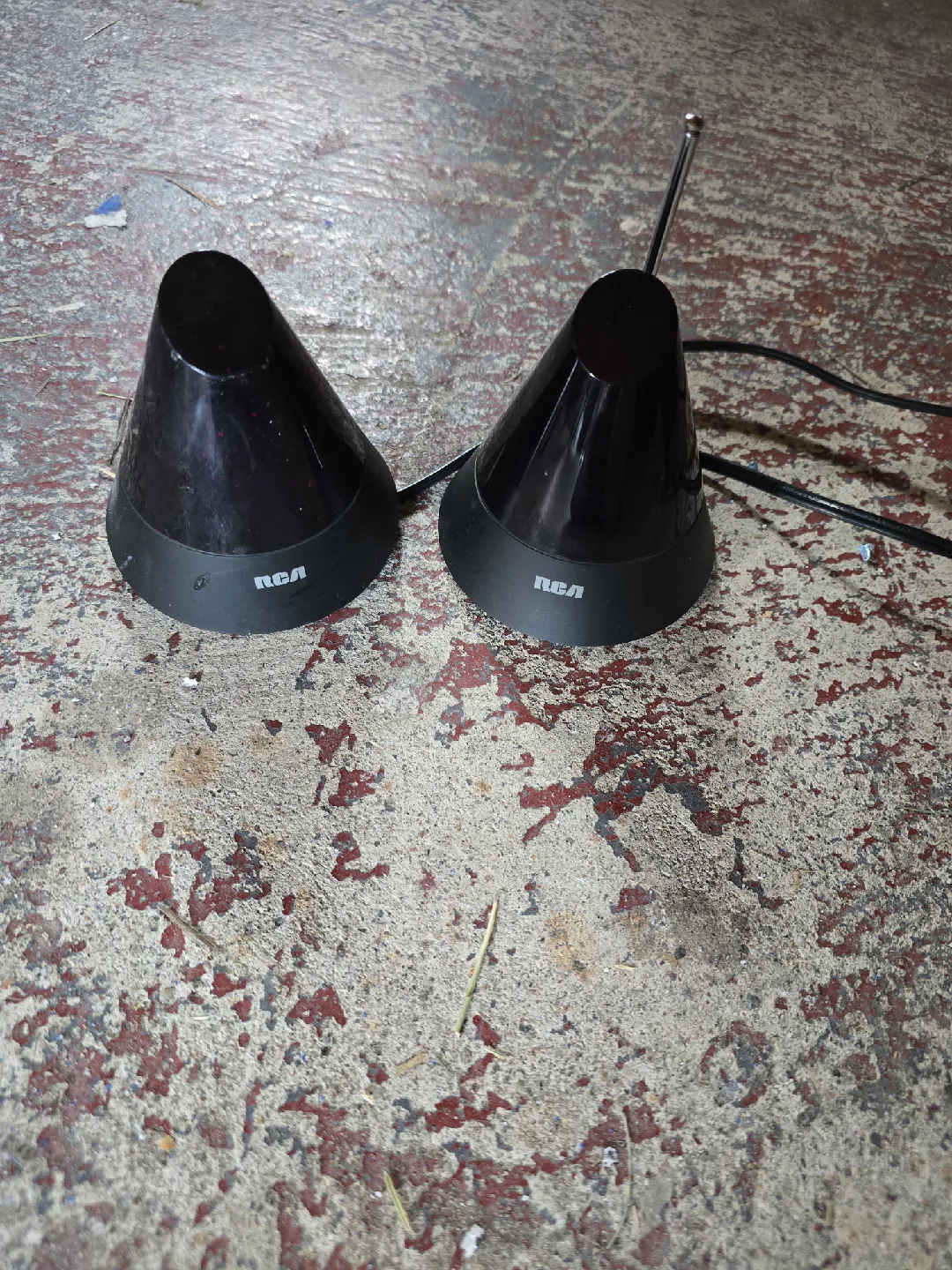 RCA Indoor TV Antenna - Black image indicator(2)