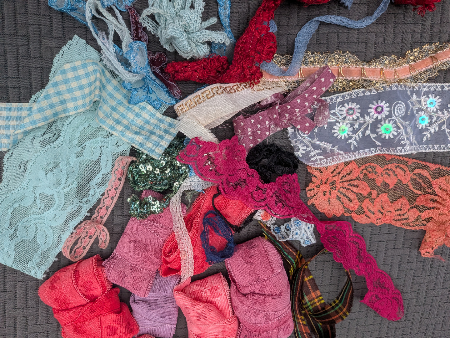 Assorted vtg lace, trim & ribbon Pieces - photo 3