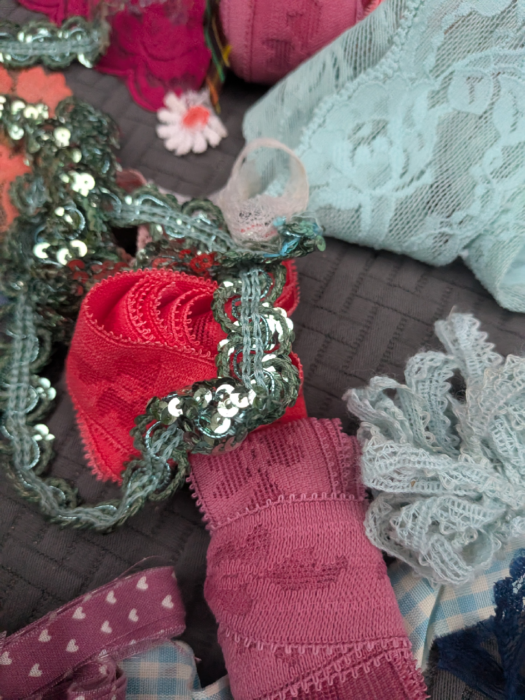 Assorted vtg lace, trim & ribbon Pieces - photo 4