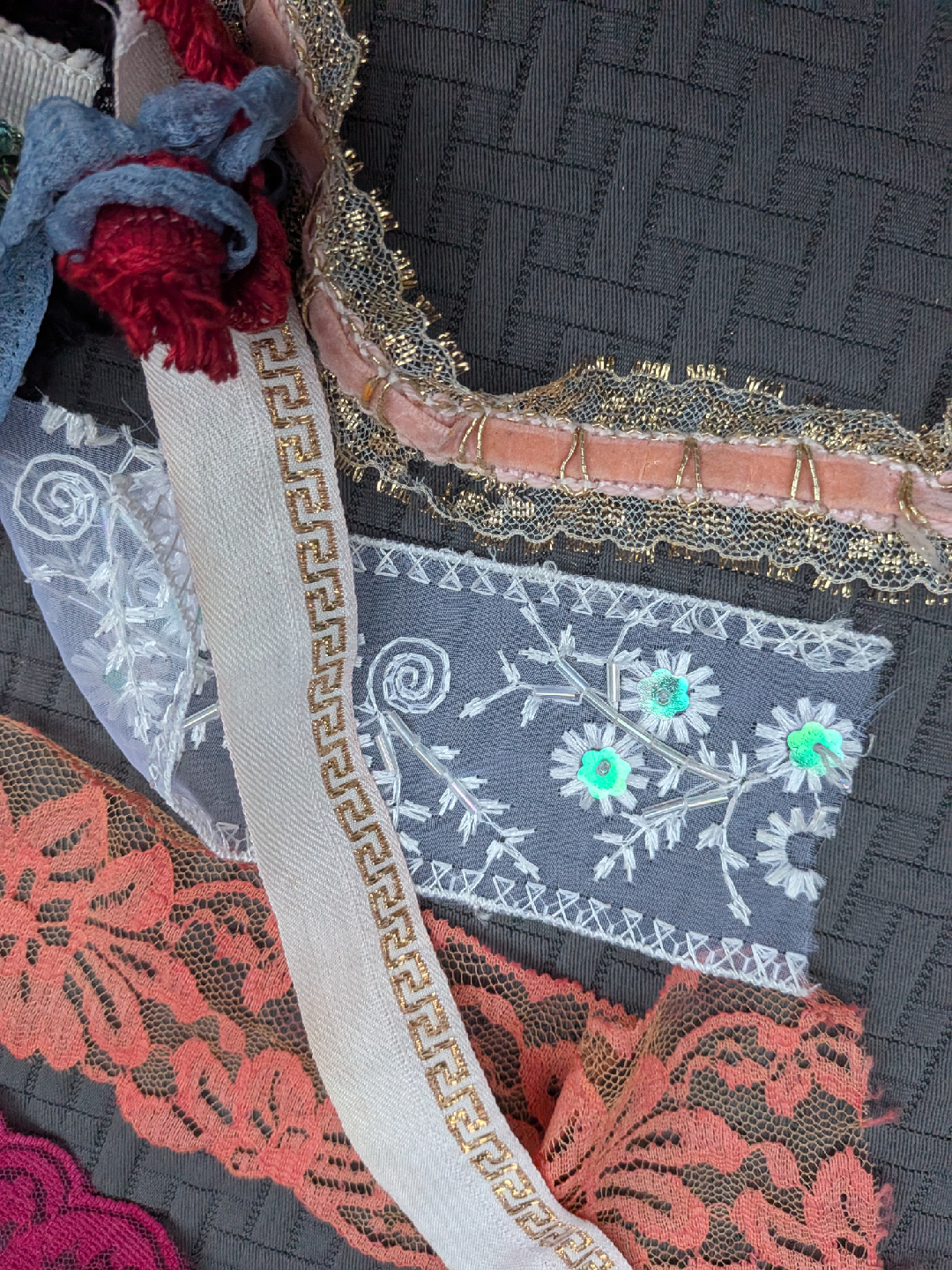 Assorted vtg lace, trim & ribbon Pieces - photo 5