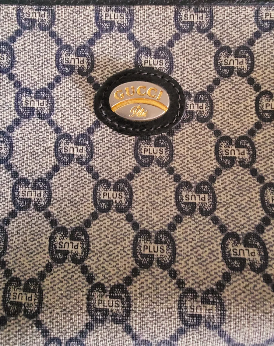 Autentic Gucci Plus Clutch/ Travel Bag image indicator(2)