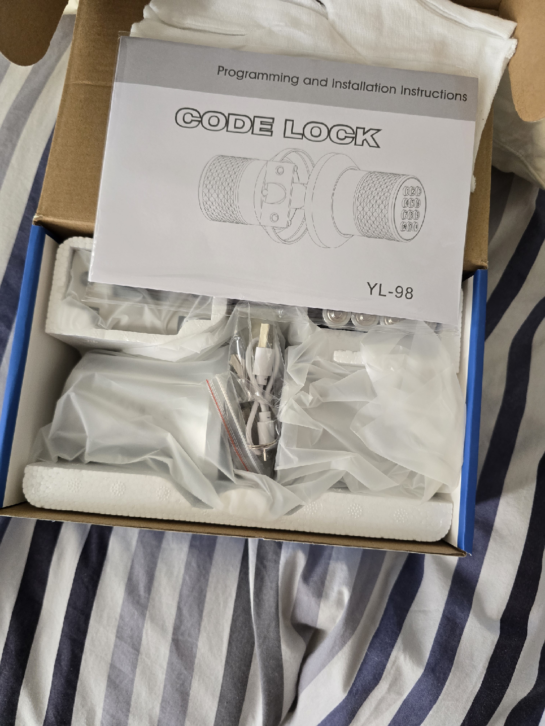 Airbnb? New Electronic Lock/Handle Inside Door - photo 2