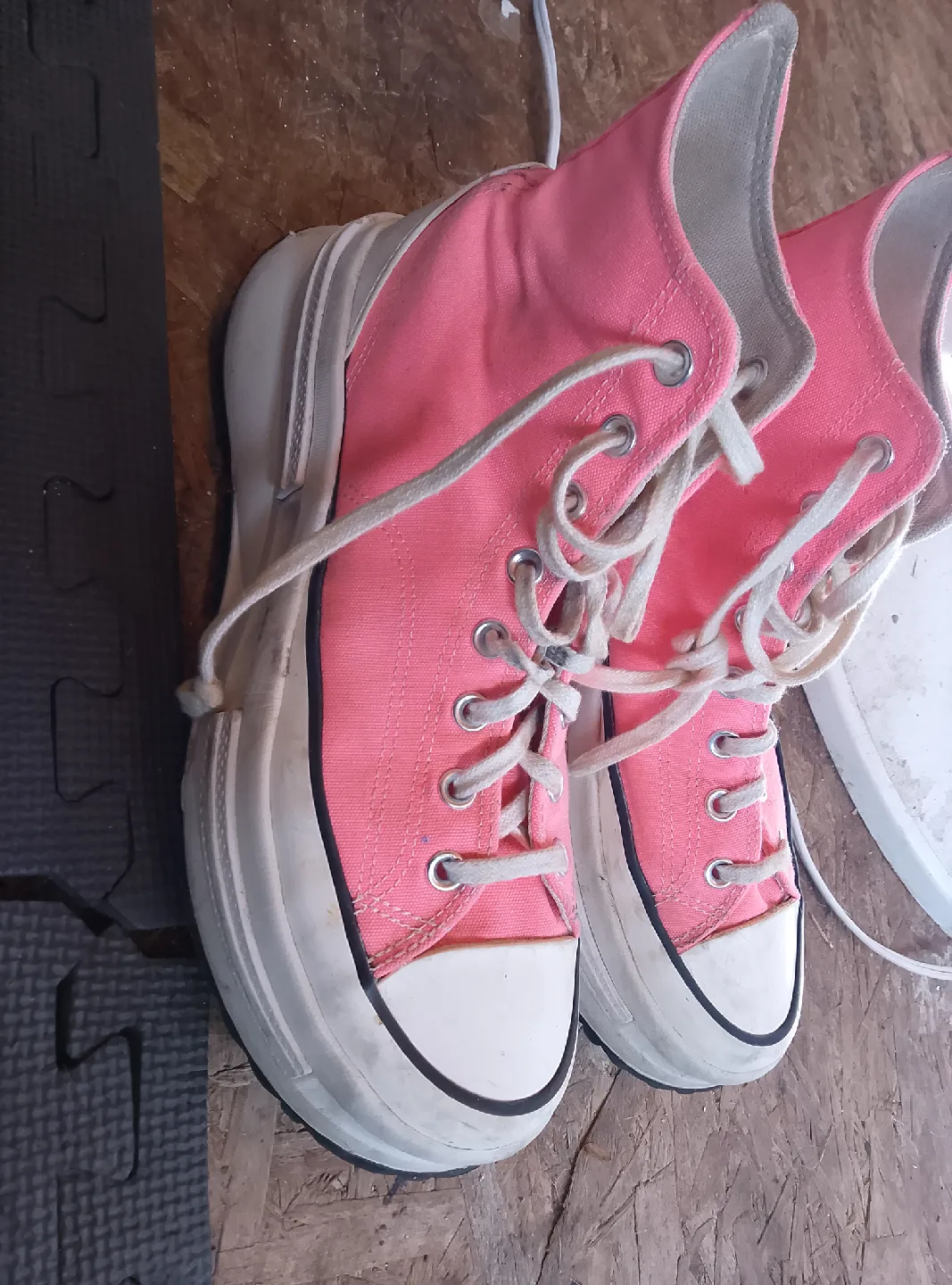 woman's 11 converse hot pink thumbnail