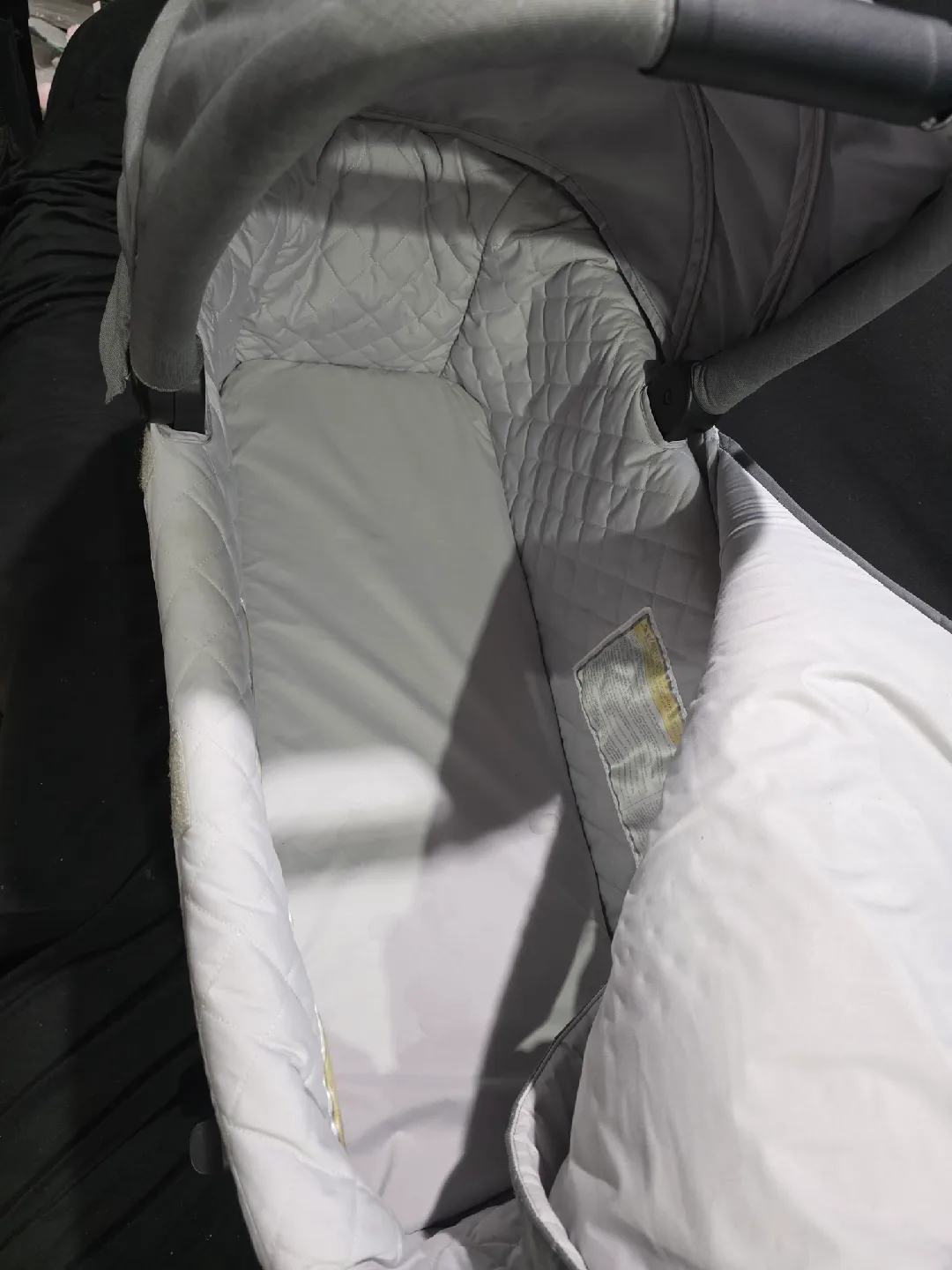 Graco Baby Bassinet - Good Condition! image indicator(2)